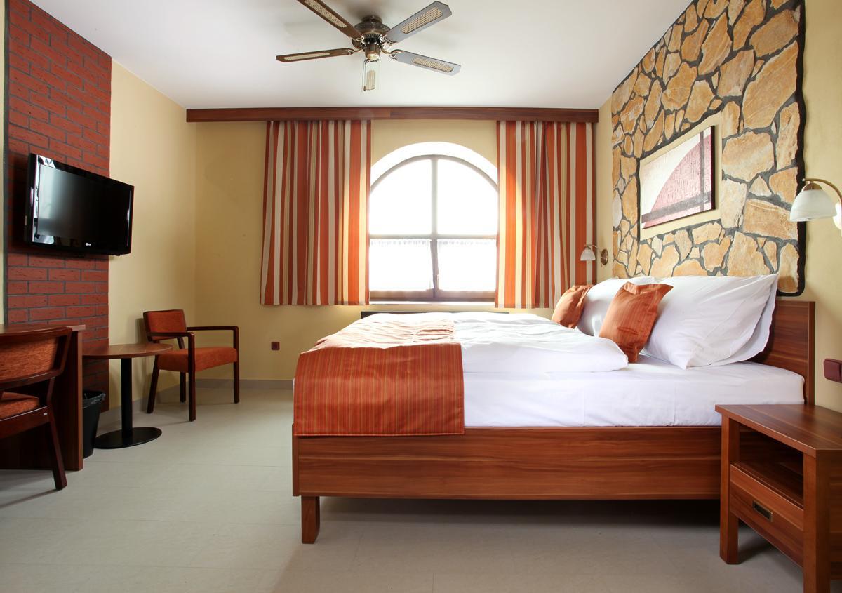 Hotel Vinopa Hustopecze Zewnętrze zdjęcie